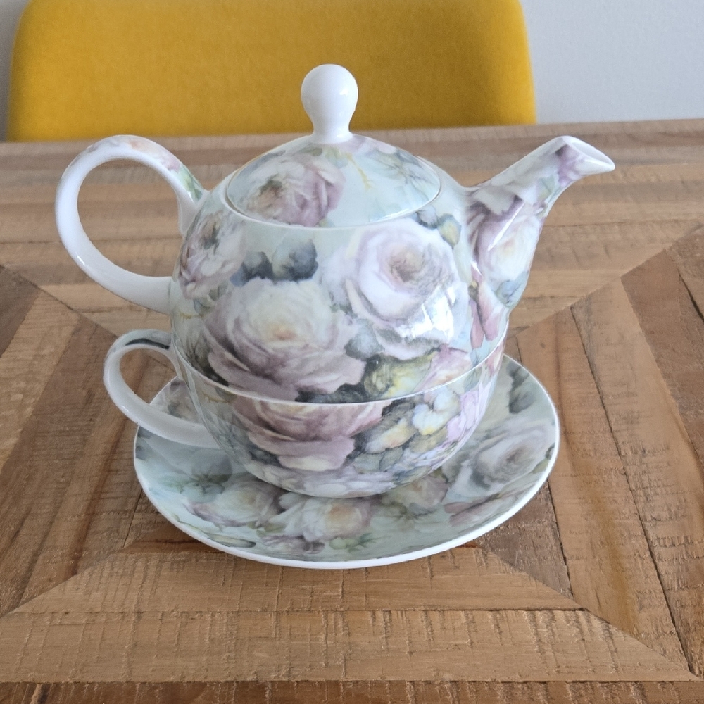 Elegant Floral Ceramic Teapot and Cup Set
